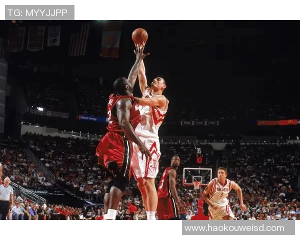 小斯与姚明经典对决全场比赛录像回顾与精彩瞬间分析 小斯与姚明经典对决全场比赛录像回顾与精彩瞬间分析